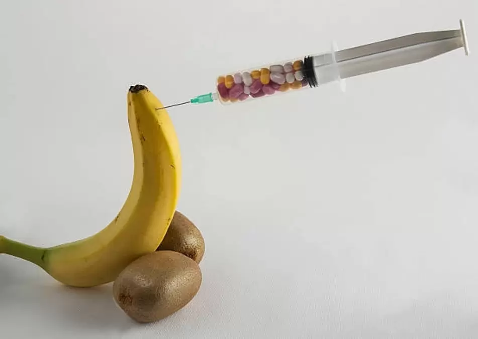 penis enlargement injectable on the example of a banana
